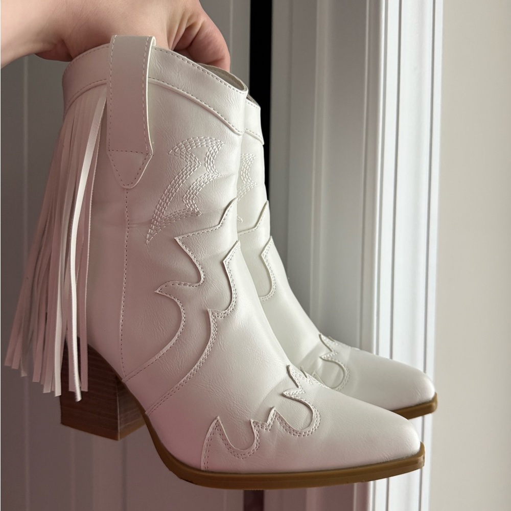 Pierre Dumas White Heeled Fringe Boots